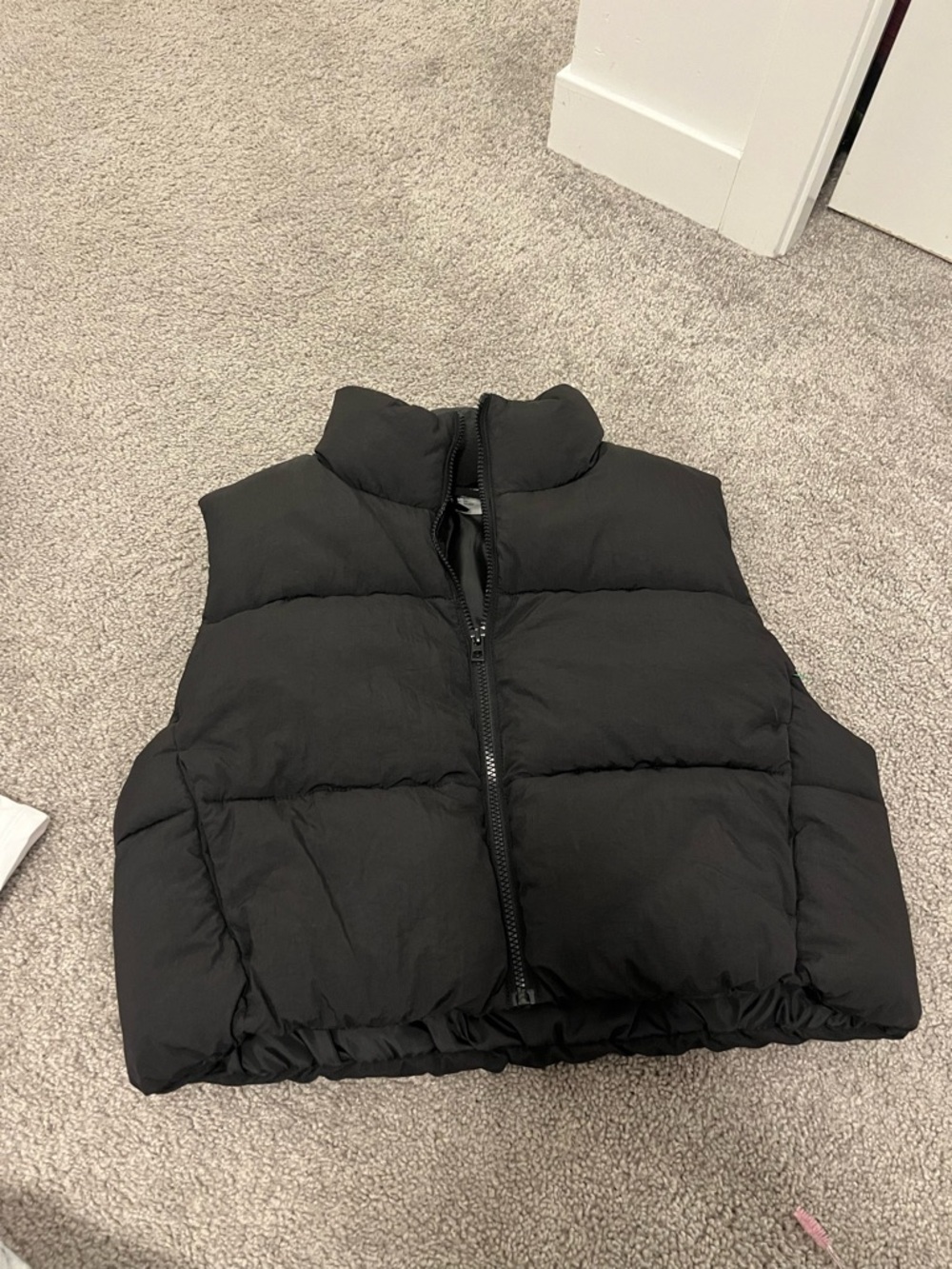 Black Puffer Vest - Cropped Zippered Style